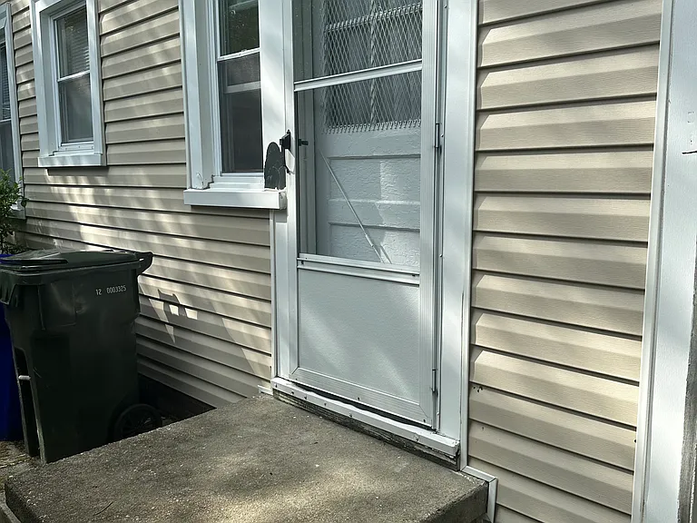 113 N Summit St — Photo 3