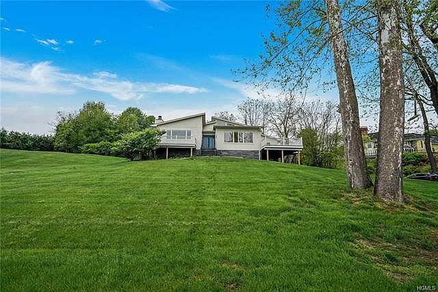 1st image of 213 Hudson Hills Dr