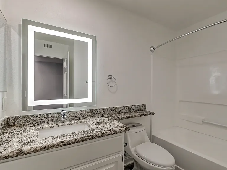 Vista Springs Apartments — Photo 16