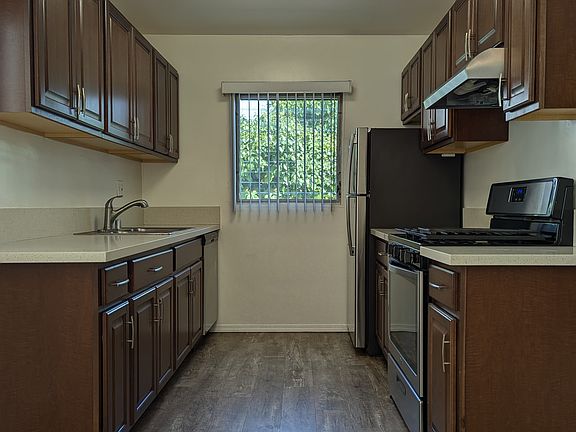 3rd image of 1942 Pelham Ave #3