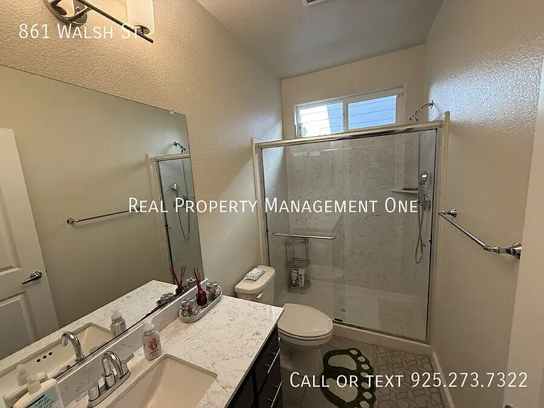 861 Walsh St — Photo 4