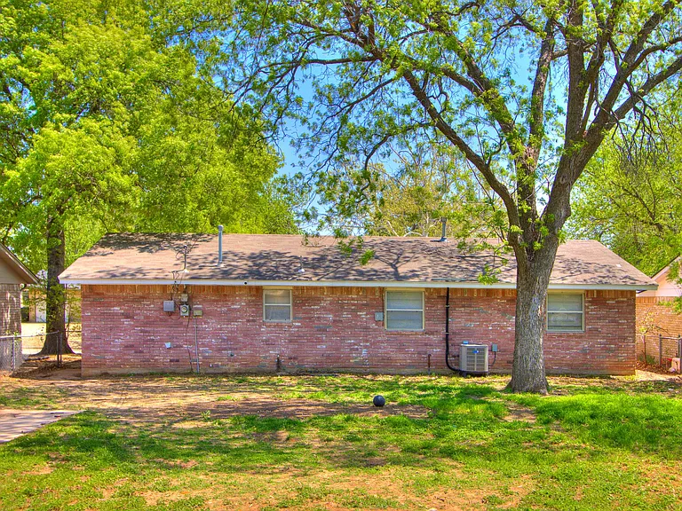 1610 Southern Heights Ave — Photo 20