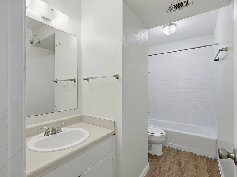 2319 Greenfield Pkwy — Photo 42