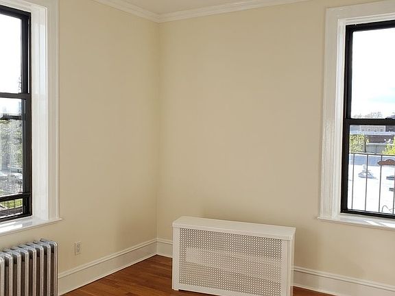 4th image of 22-18 42nd St #4T