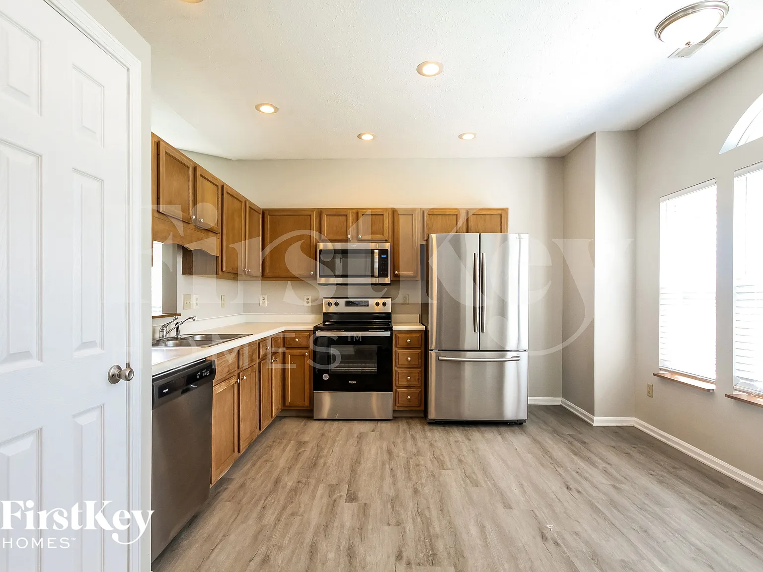 3 bed, 2.0 bath, 1338 sqft, $2,080 — Photo 4