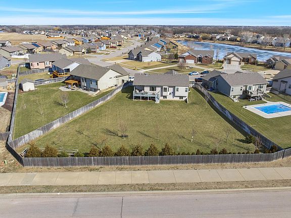 3rd image of 1130 N Lake Ridge Ct