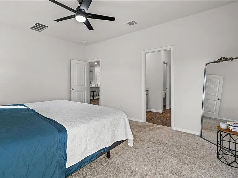 209 Connor Ln — Photo 16