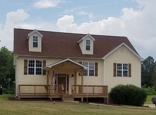 40 McIntosh Estates Ct, Sharpsburg, GA 30277