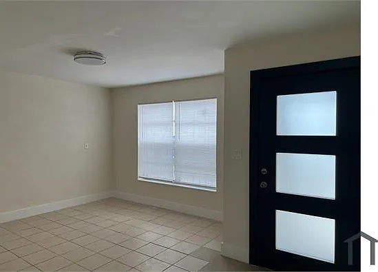 4 bed, 1231 sqft, $3,948 — Photo 2