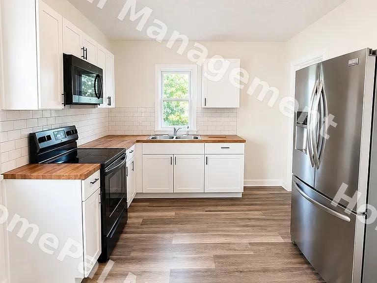 2416 Fowler Ave — Photo 1
