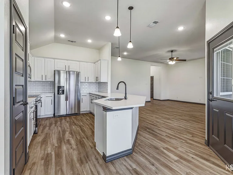 1913 Lamplighter Ln — Photo 12