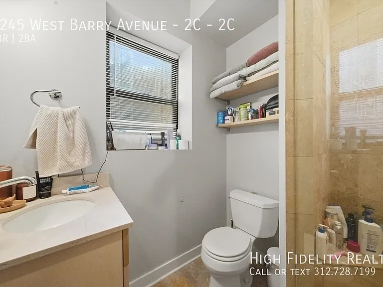 2245 W Barry Ave #2C — Photo 7