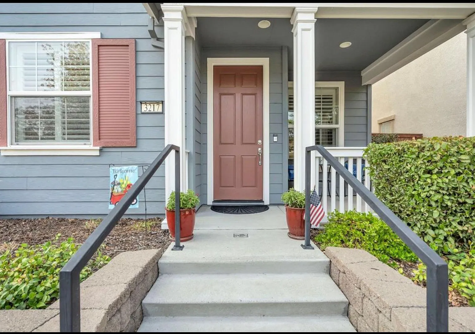West Roseville Charming 4 Bedroom Home With Downstairs Bedroom and Bathroom — Photo 2