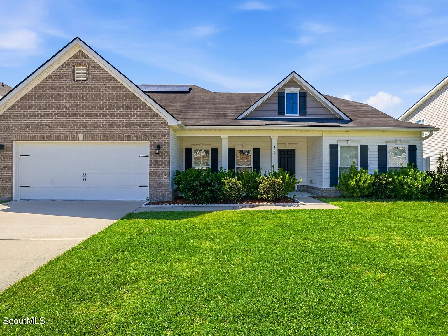 4 bed, 3.0 bath, 2522 sqft, $2,500 — Photo 1