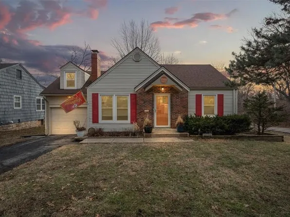 7733 Summit St, Kansas City, MO 64114