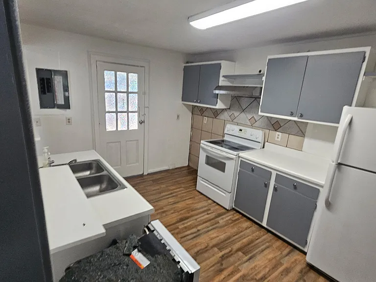 507 Seymour St — Photo 9