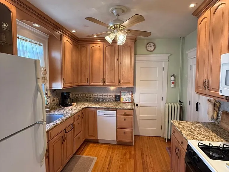 135 N Avolyn Ave #SEPTEMBER — Photo 7