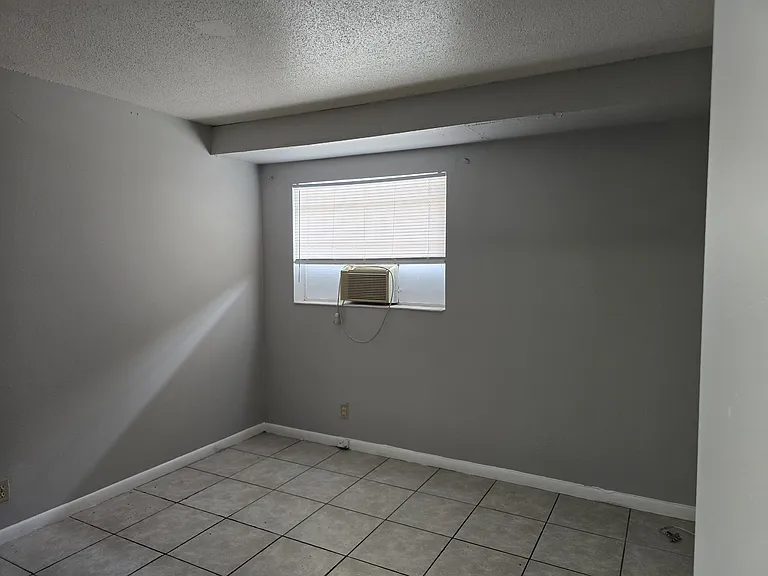 1518 W 20th St #1 — Photo 10