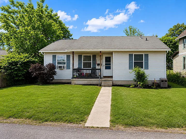 1463 John Ct SE — Photo 1
