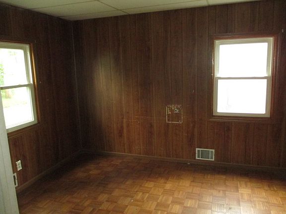 2nd image of 1022 E Benton St