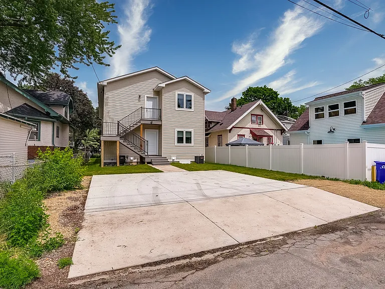 1106 Hawthorne Ave E #1 — Photo 5