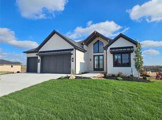 11289 S Sunray Dr, Olathe, KS 66061