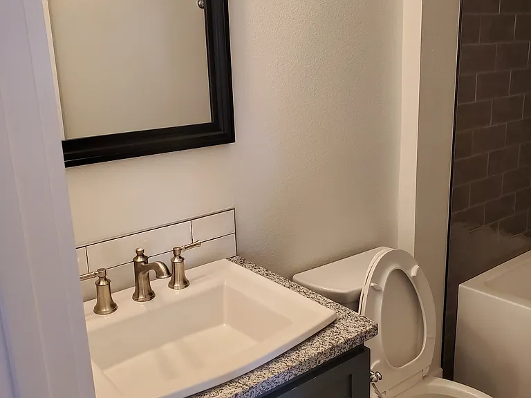 600 W University Way #101 — Photo 2