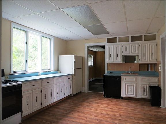 5th image of 3119 Pine Ave