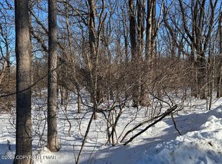 3025 N Delaware Dr, Mount Bethel, PA 18343