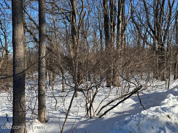 3025 N Delaware Dr, Mount Bethel, PA 18343