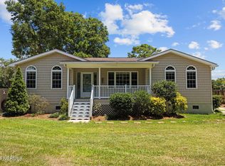 221 Salty Shores Rd, Newport, NC 28570
