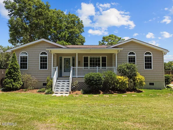 221 Salty Shores Rd, Newport, NC 28570
