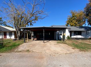 208 W Diamond Ave, Iowa Park, TX 76367