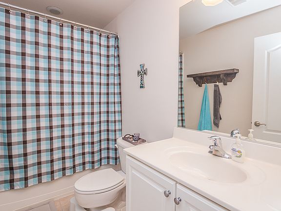 2nd floor bathroom