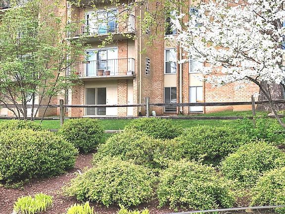 3rd image of 11901 Parklawn Dr APT 204