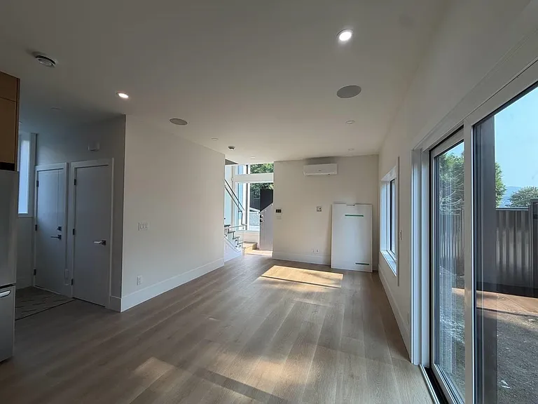 9XX Westmount Dr — Photo 8