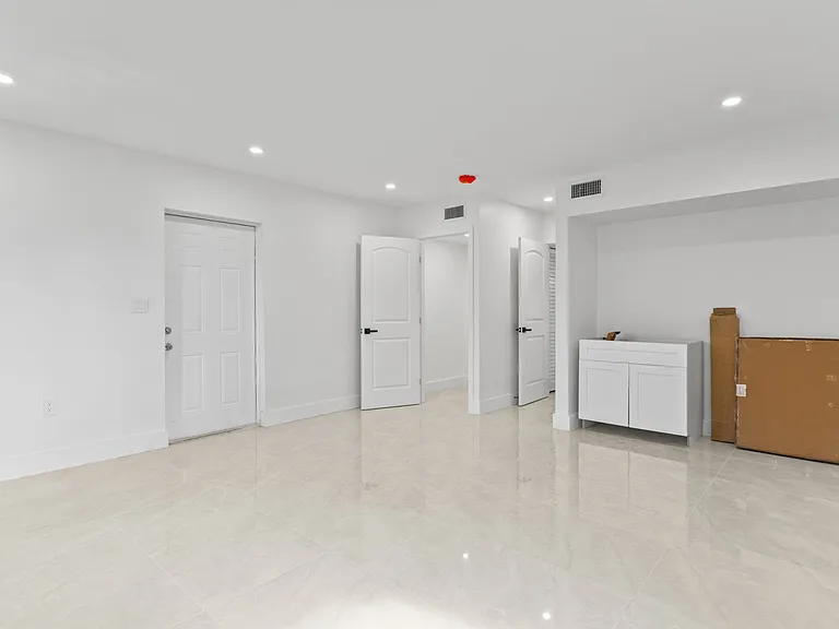 15920 NW 17th Ct — Photo 33