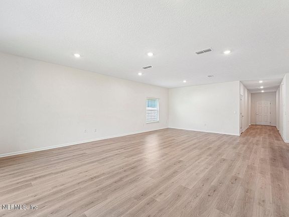 5th image of 335 SILVER HERON Way