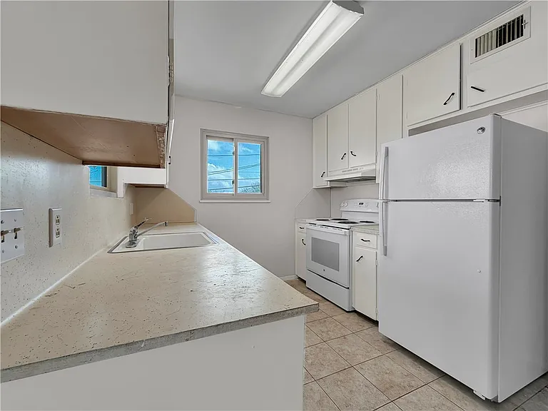 3450 S Alameda St — Photo 8