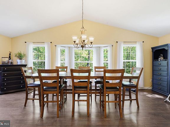 3rd image of 8507 Oak Glen Ct