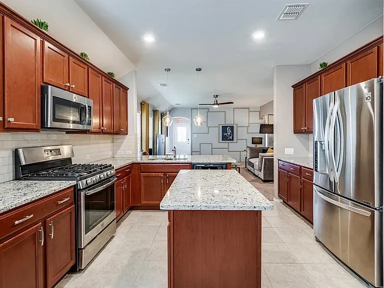 1525 Acmite Ave — Photo 2