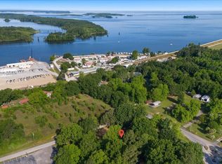 306 Macs Landing Rd, Pineville, SC 29468