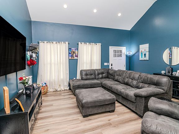 3rd image of 680 Jennifer Dr