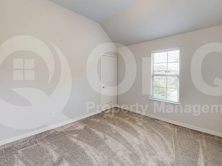 13591 Vineyard Ln — Photo 16