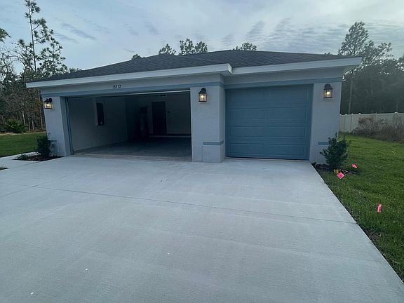 3 car driveway , Large Spacious Driveway .