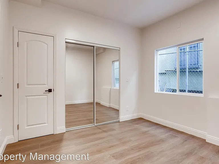 4525 Rosewood Ave #2 — Photo 8