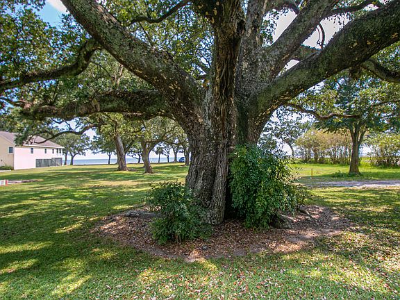 5th image of 424 E Beach Blvd