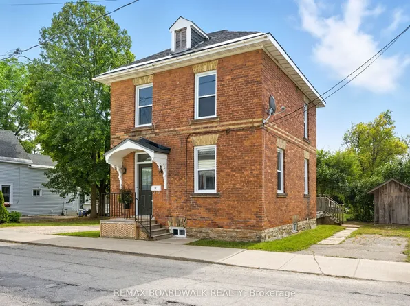 22 Isabella St, Perth, ON K7H 2W8