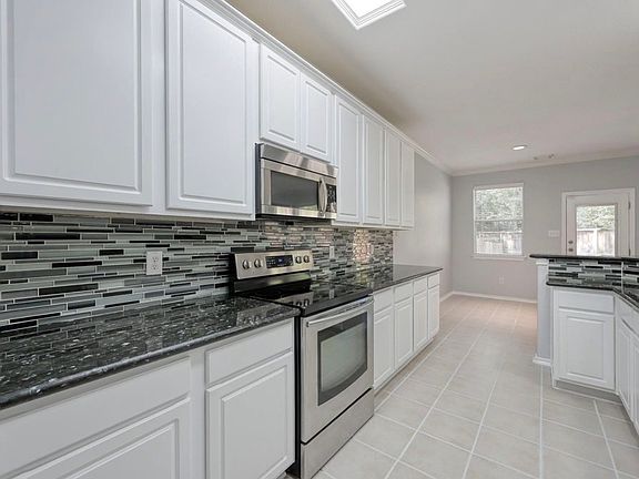 3rd image of 3 Peachridge Pl