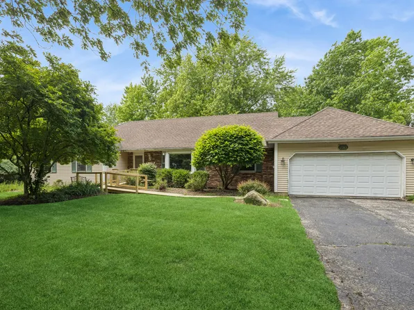 730 Yorktown Dr, Algonquin, IL 60102